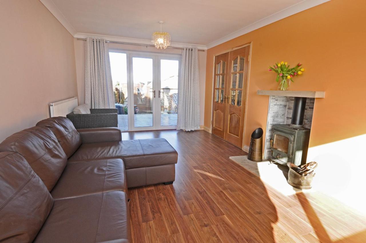 Whitby Spacious Rugby Field Cottage With Off-Street Parking And Ev Fast Point For Electric Cars Exteriér fotografie