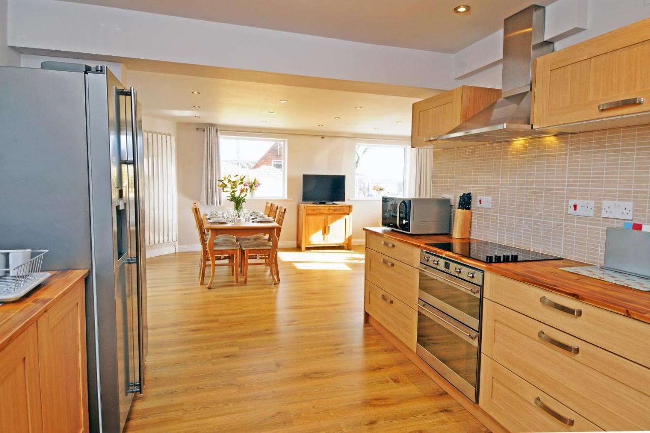 Whitby Spacious Rugby Field Cottage With Off-Street Parking And Ev Fast Point For Electric Cars Exteriér fotografie