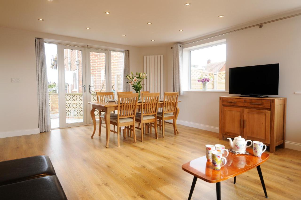 Whitby Spacious Rugby Field Cottage With Off-Street Parking And Ev Fast Point For Electric Cars Exteriér fotografie